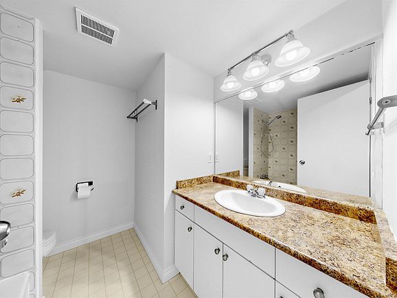 3rd image of 6455 Willingdon Ave #1403