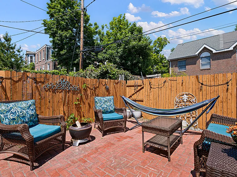 1123 W 7th St — Photo 17
