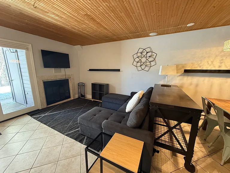 101 Forest Dr #D — Photo 2