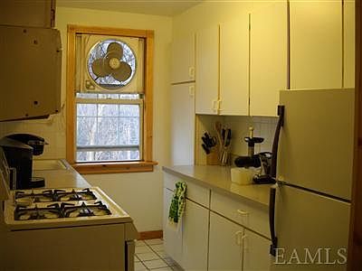 5th image of 101 Carpenter Ave APT B6