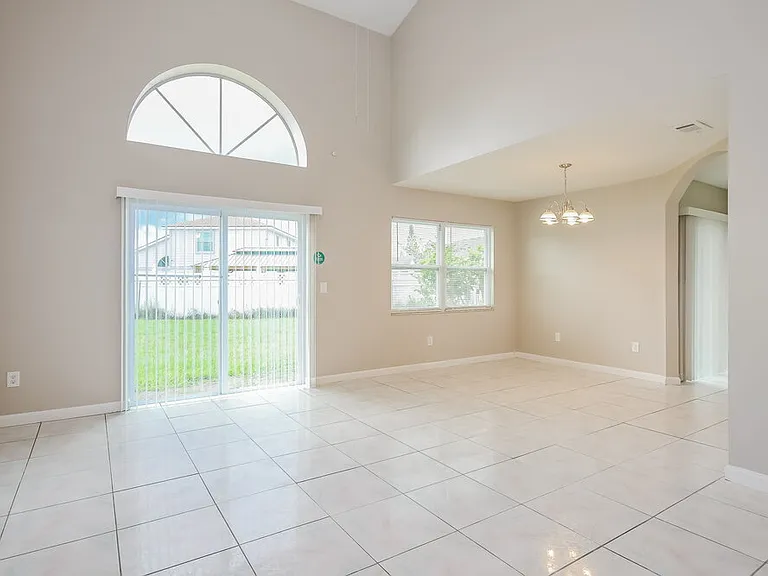 305 Palmview Ct — Photo 9
