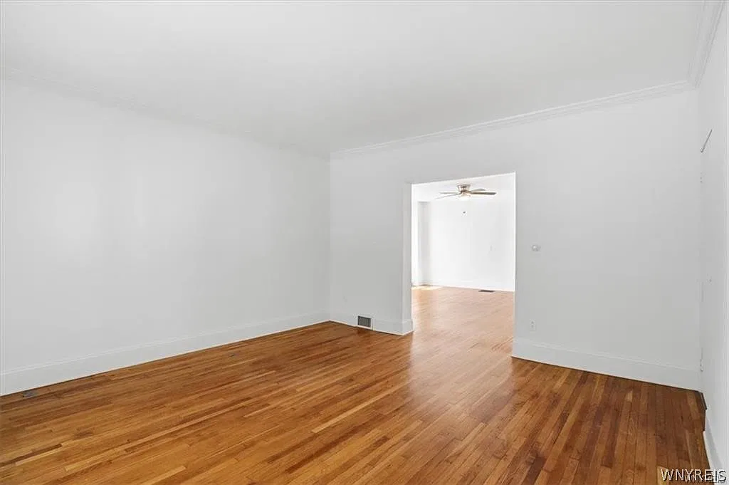 1 bed, 1.0 bath, 2323 sqft, $1,300 — Photo 3