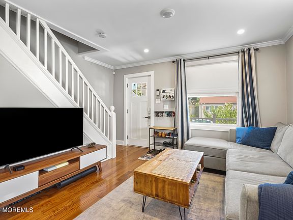 4th image of 1606 Sewall Avenue