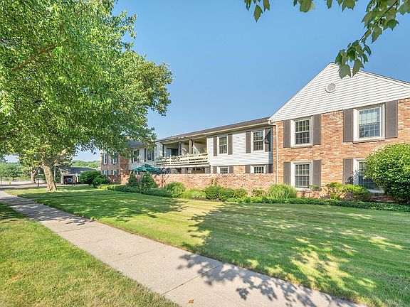 3rd image of 2534 Village Dr SE