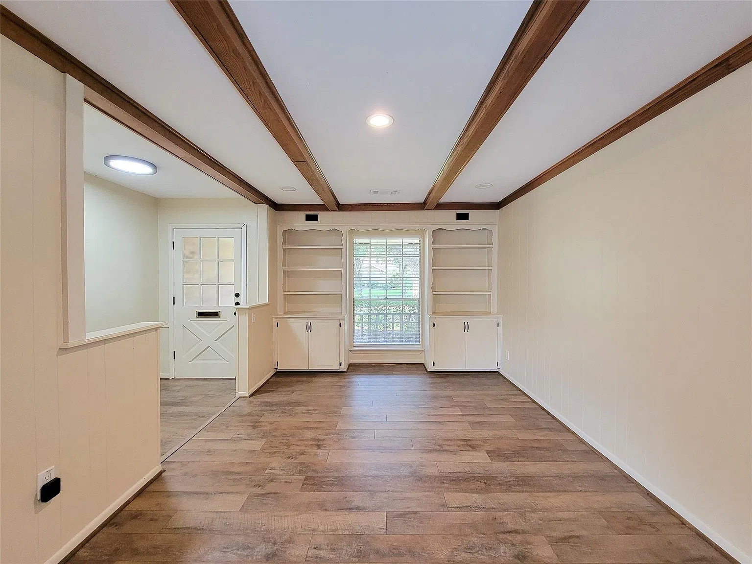 3 bed, 2.0 bath, 1933 sqft, $2,200 — Photo 4