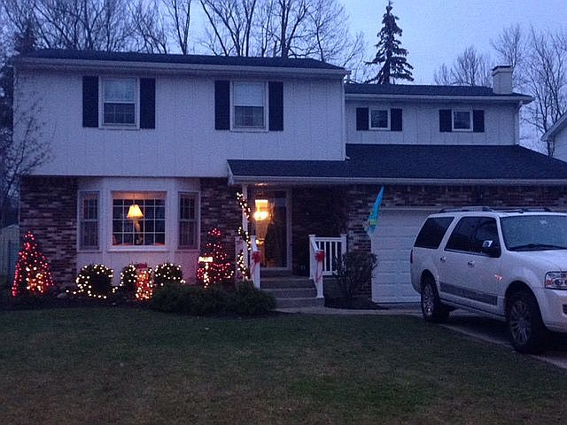 1st image of 24 Mapleleaf Dr