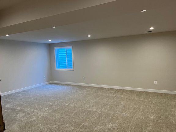 5th image of 747 Flint Dr