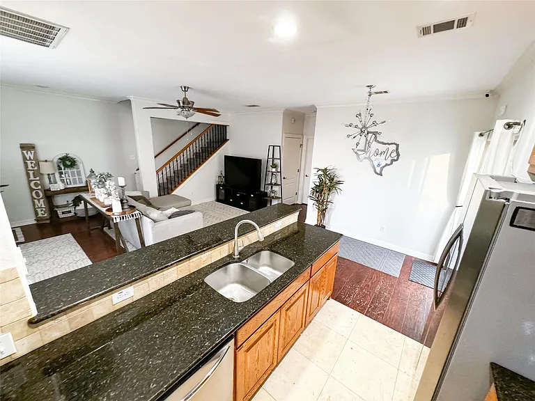 1213 Delsie Dr #B — Photo 6