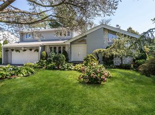 6 Bonnie Lynn Ct, Roslyn, NY 11576
