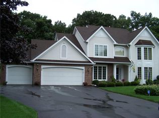 29 Woodfield Dr, Webster, NY 14580