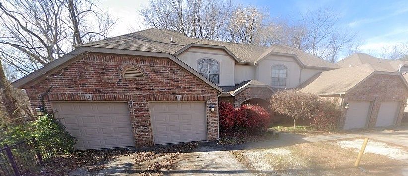 2nd image of 596 E Miracle Dr