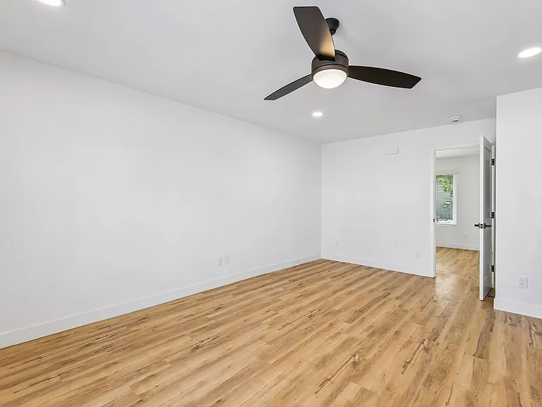 The Crest |NEWLY Renovated Studios, Lofts, 1, 2 & 3 Bedroom Homes Near the Beach — Photo 41