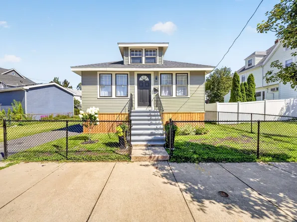20 Huntley St, Malden, MA 02148