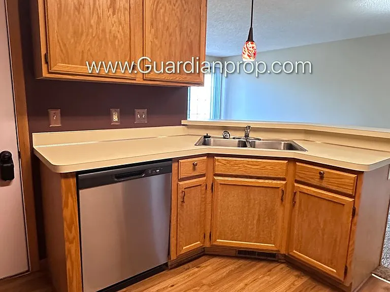 12802 Echo Ln — Photo 3