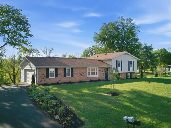 4508 Old Field Dr, Gainesville, VA 20155