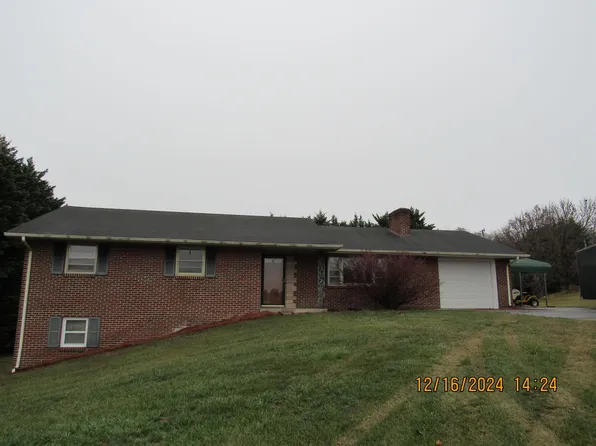 3592 Onyx Dr, Radford, VA 24141