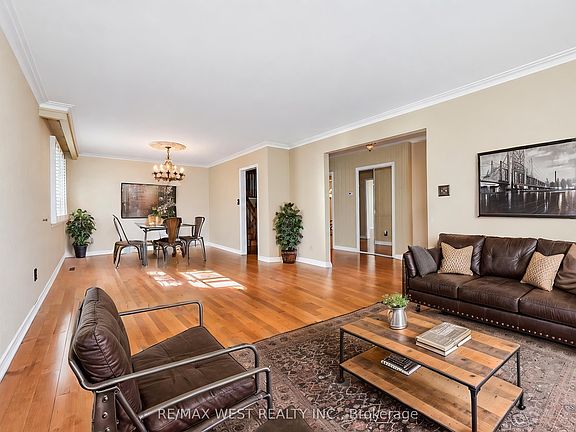 3rd image of 61 Bickerton Cres