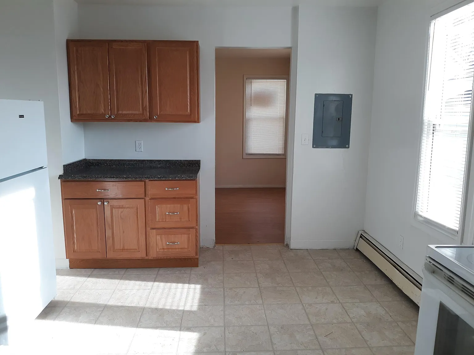 2 bed, 1000 sqft, $1,700 — Photo 2