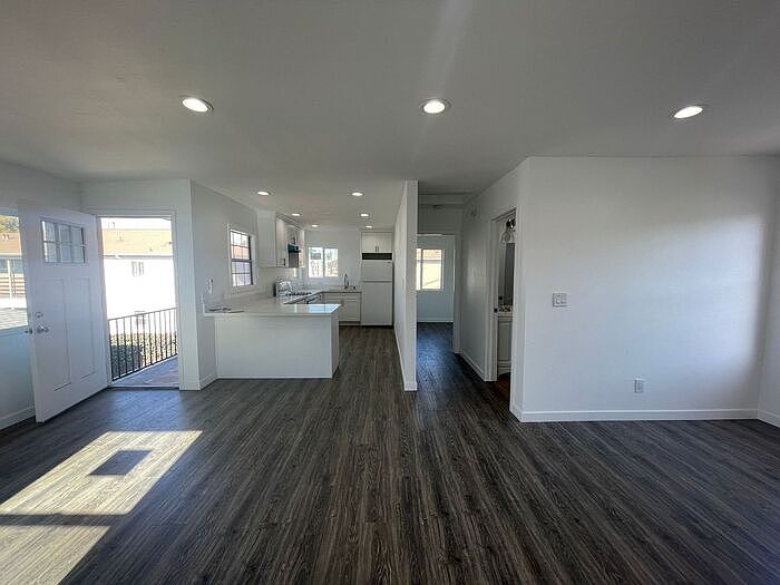 1st image of 2462 Chestnut Ave #2