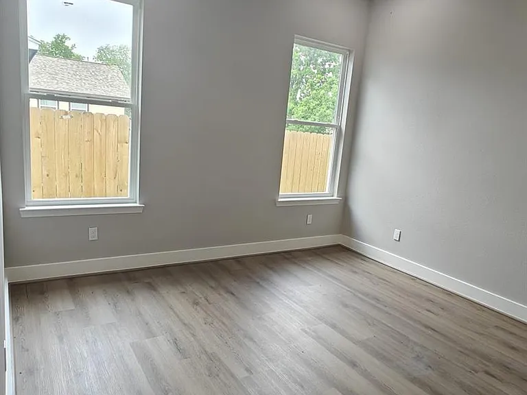 504 Center St — Photo 8