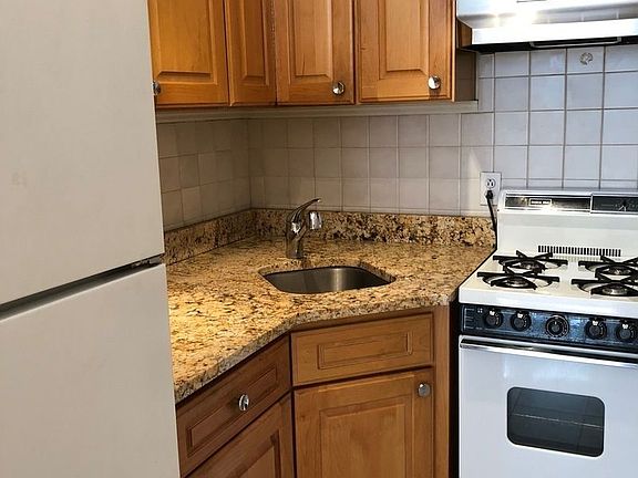5th image of 117 W 75th St APT 9