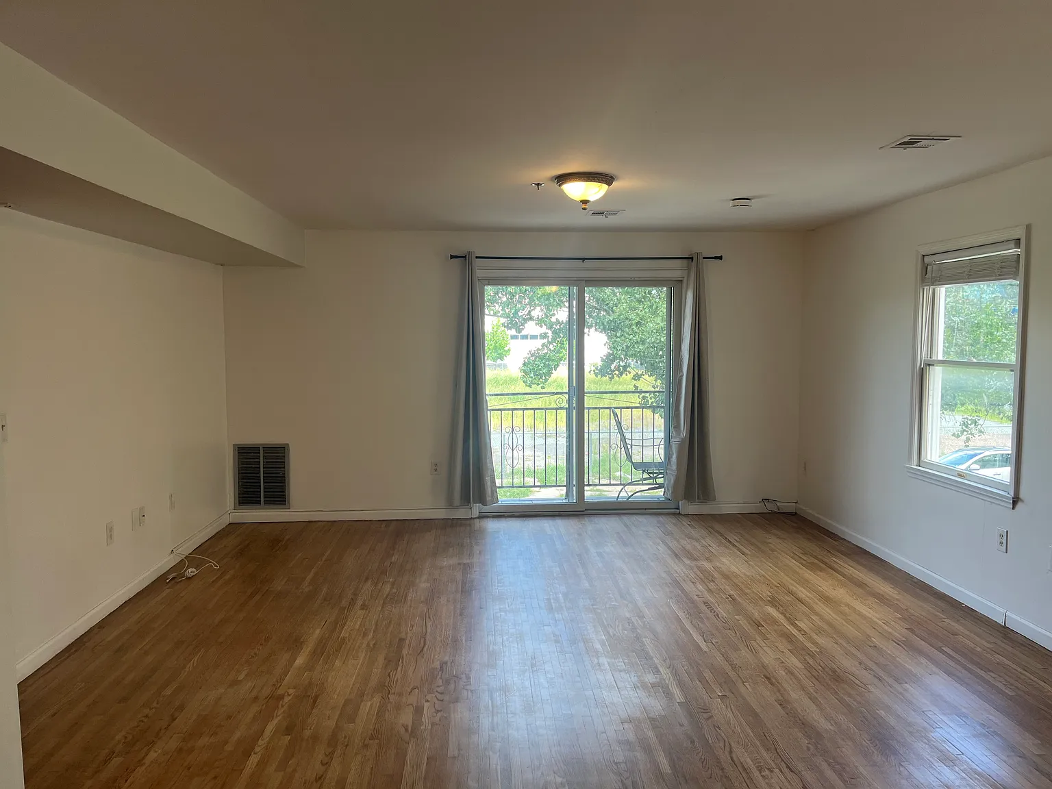3 bed, 1500 sqft, $2,750 — Photo 2