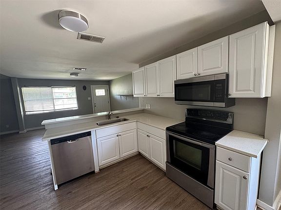 3rd image of 6703 Galindo St