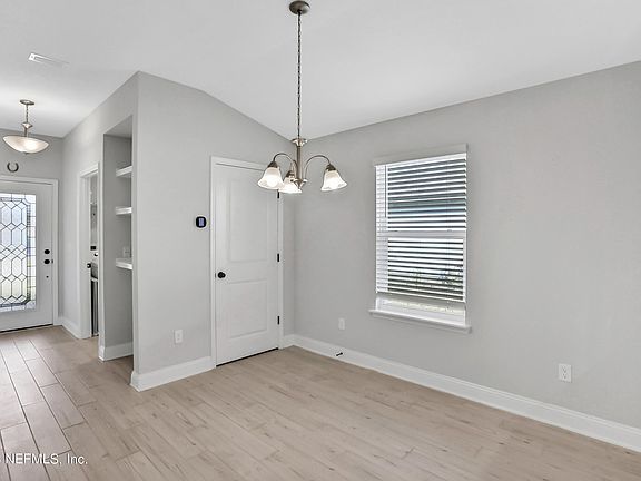 4th image of 212 Ruskin Dr