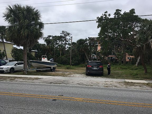 2nd image of 1010 SE Saint Lucie Blvd