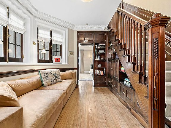 4th image of 35 E 68th St #3/4