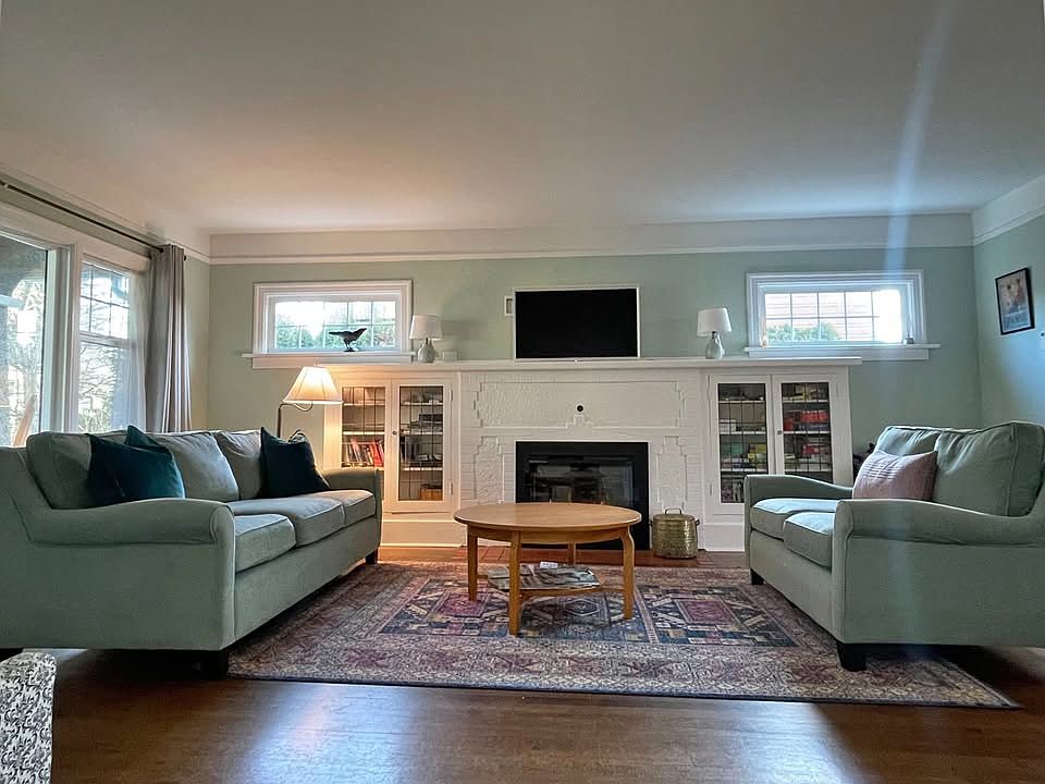1st image of 354 Moss St