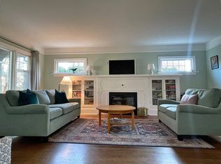 354 Moss St, Victoria, BC V8V4N1