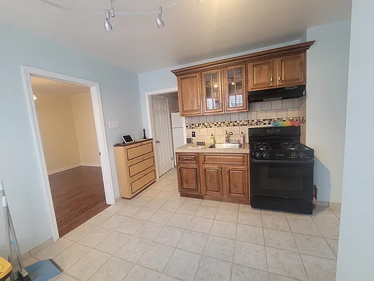 Rented by Capri Jet Realty Corp | media 1