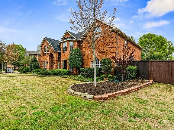 3rd image of 656 Oakdale Dr