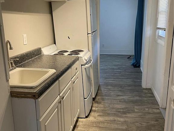 3rd image of 221 W McArthur St #4