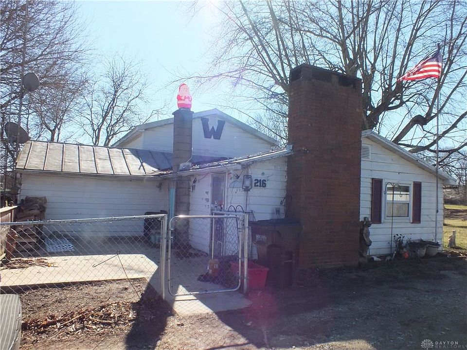 1st image of 216 Walnut Ln