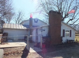 216 Walnut Ln, Palestine, OH 45352