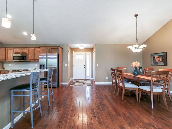 3rd image of 605 Westminster Dr