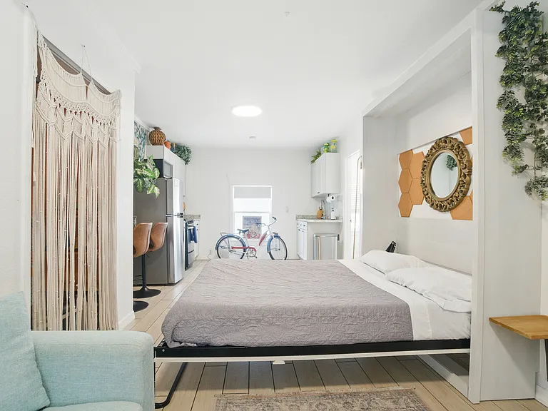 714 Grove St N #6 — Photo 4
