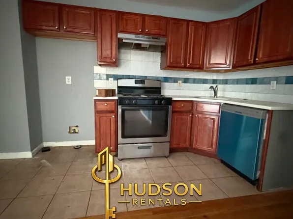 662 Ocean Ave #2, Jersey City, NJ 07305
