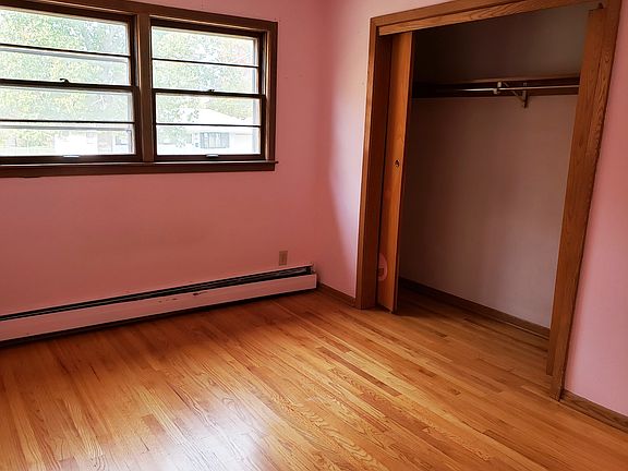 5th image of 2528 Skokie Dr