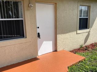 2431 S Plunkett St, Hollywood, FL 33020