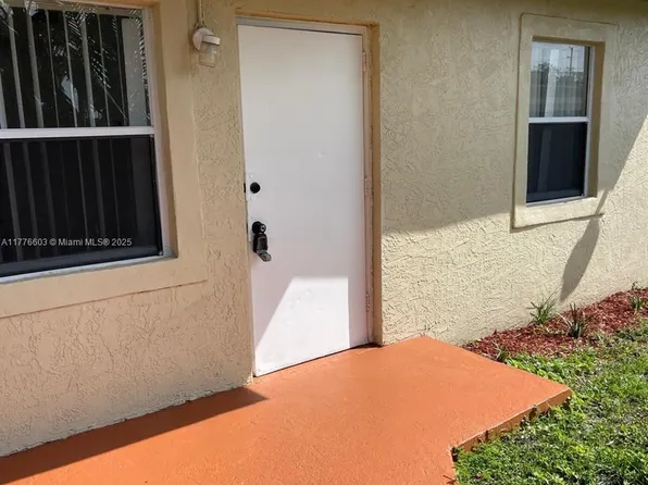 2431 S Plunkett St, Hollywood, FL 33020