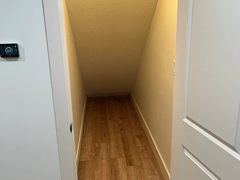 818 W Manor Crest Ln #BASEMENT — Photo 10
