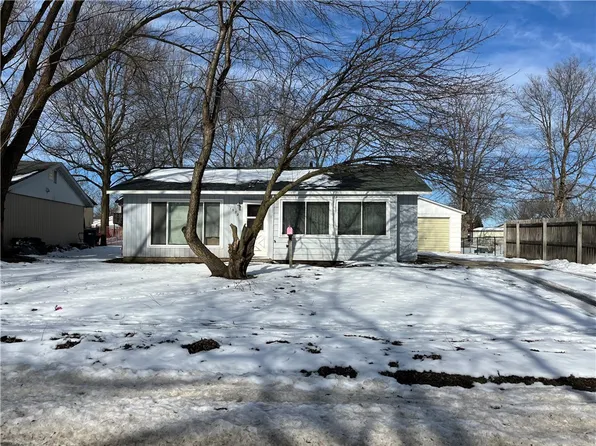 1972 Sir Richard Ct, Decatur, IL 62526