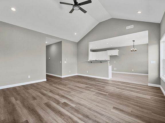5th image of 451 White Dogwood Dr