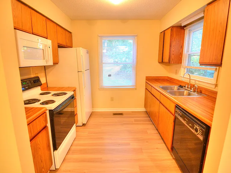 110 S Peak Dr — Photo 5