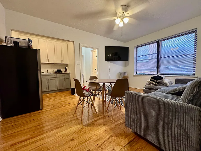 4350 N Ashland Ave — Photo 2