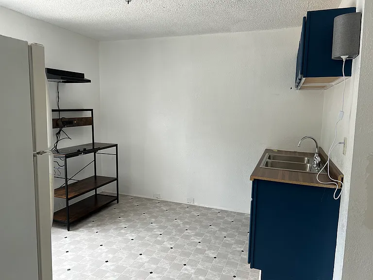 2703 SE Indiana Ave #3 — Photo 2