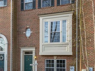 4067 Fountainside Ln, Fairfax, VA 22030